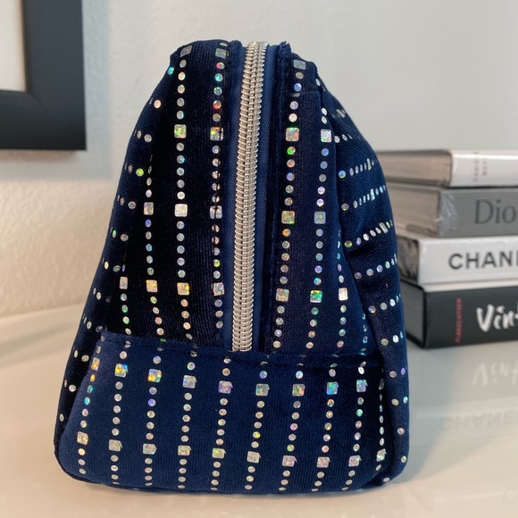 Juicy Couture Velour Bling Cosmetic Bag. NWT - Picture 4 of 10